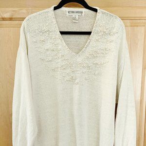 VICTORIA HARBOUR OVERSIZED IVORY SWEATER / PEARLED CHEST / SIZE LARGE / PERFECT